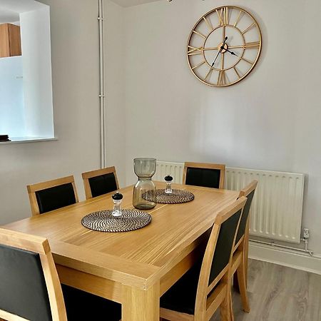 Executive 3 Bedroom Port Talbot Town Centre Margam Sleeps 7 المظهر الخارجي الصورة