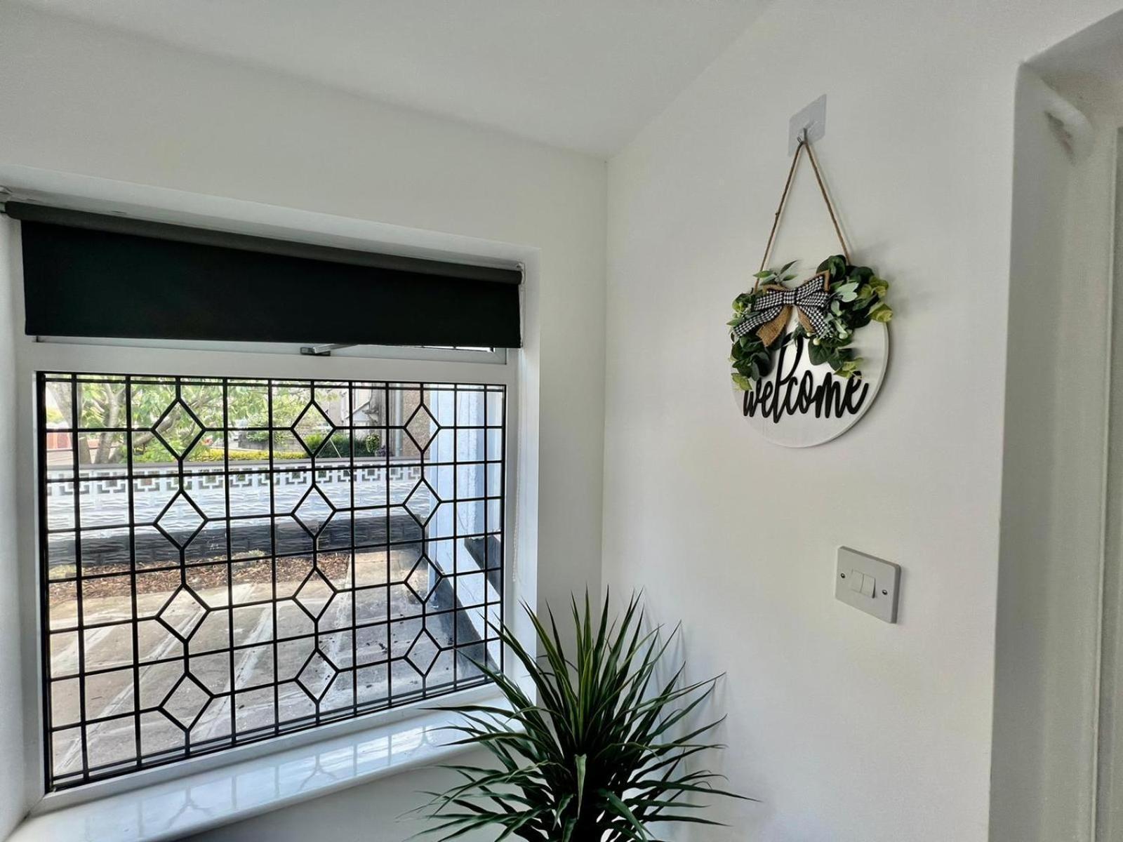 Executive 3 Bedroom Port Talbot Town Centre Margam Sleeps 7 المظهر الخارجي الصورة