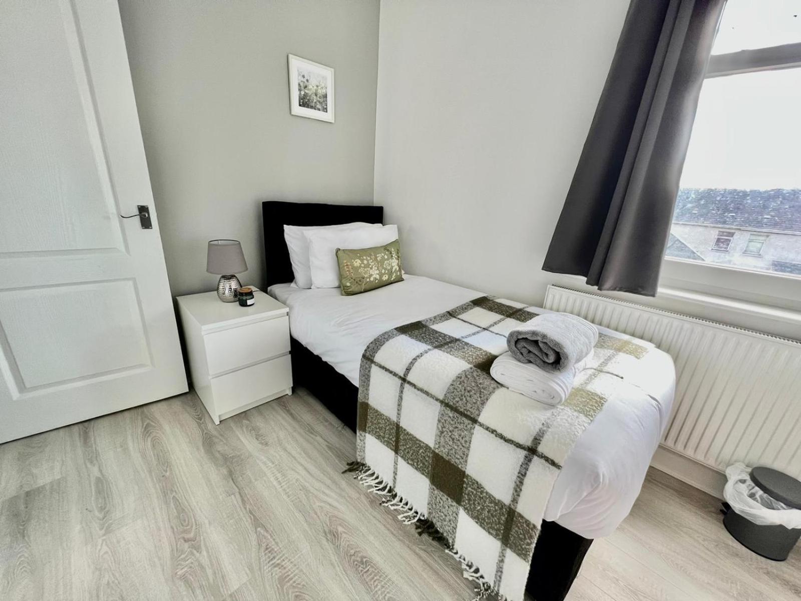 Executive 3 Bedroom Port Talbot Town Centre Margam Sleeps 7 المظهر الخارجي الصورة