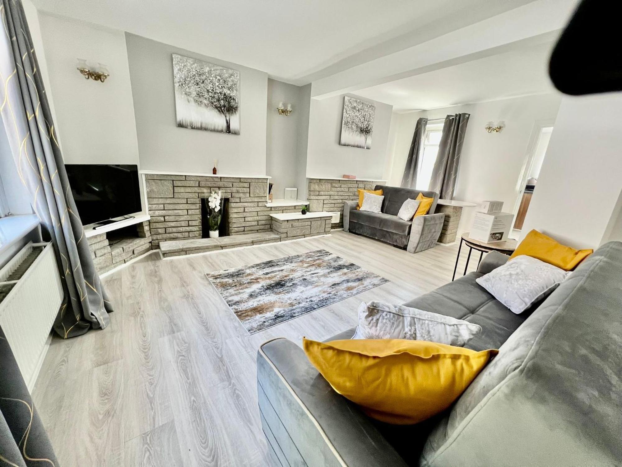 Executive 3 Bedroom Port Talbot Town Centre Margam Sleeps 7 المظهر الخارجي الصورة