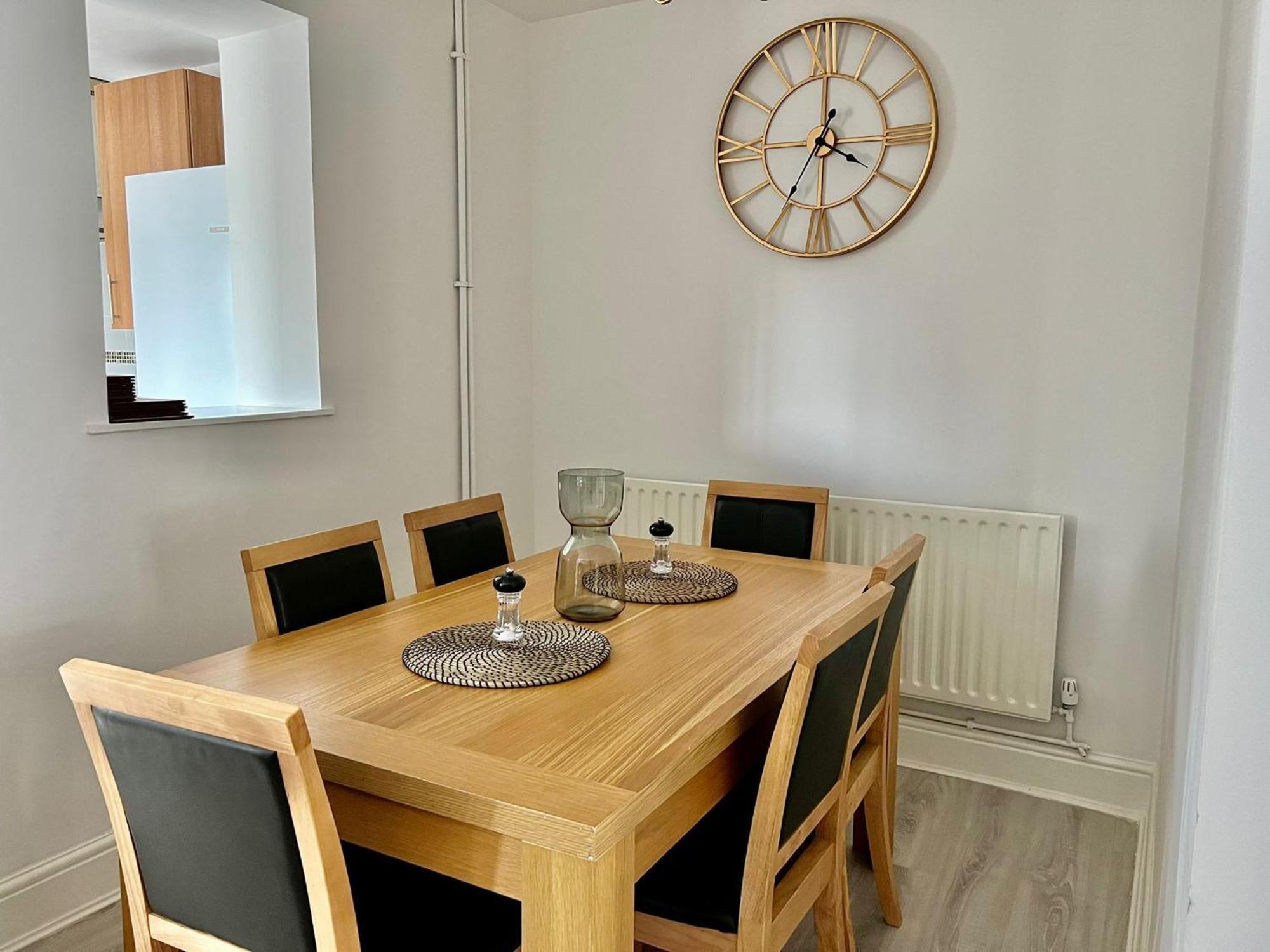 Executive 3 Bedroom Port Talbot Town Centre Margam Sleeps 7 المظهر الخارجي الصورة