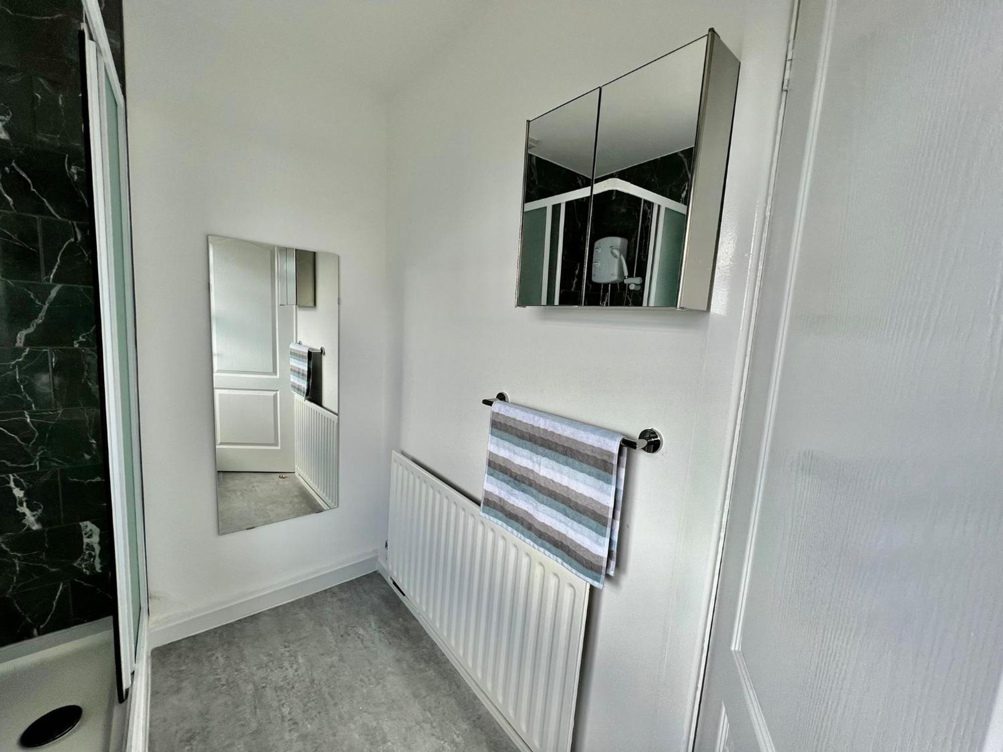 Executive 3 Bedroom Port Talbot Town Centre Margam Sleeps 7 المظهر الخارجي الصورة