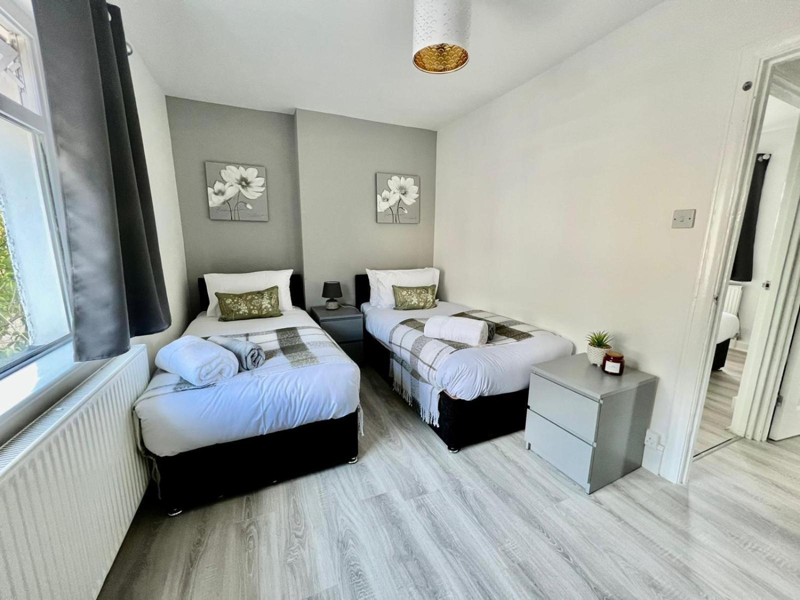 Executive 3 Bedroom Port Talbot Town Centre Margam Sleeps 7 الغرفة الصورة